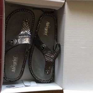 Algeria sandals